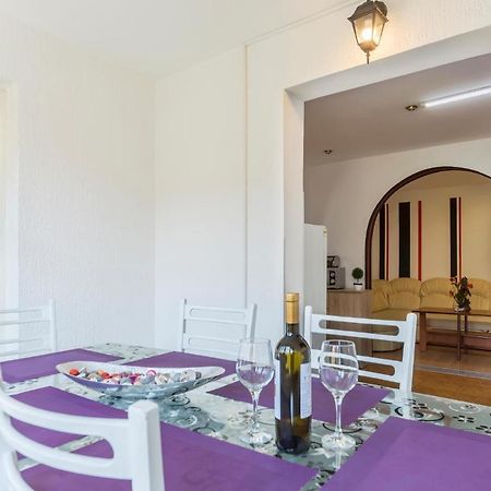 Nice Apartment In Pula With Kitchen Eksteriør billede