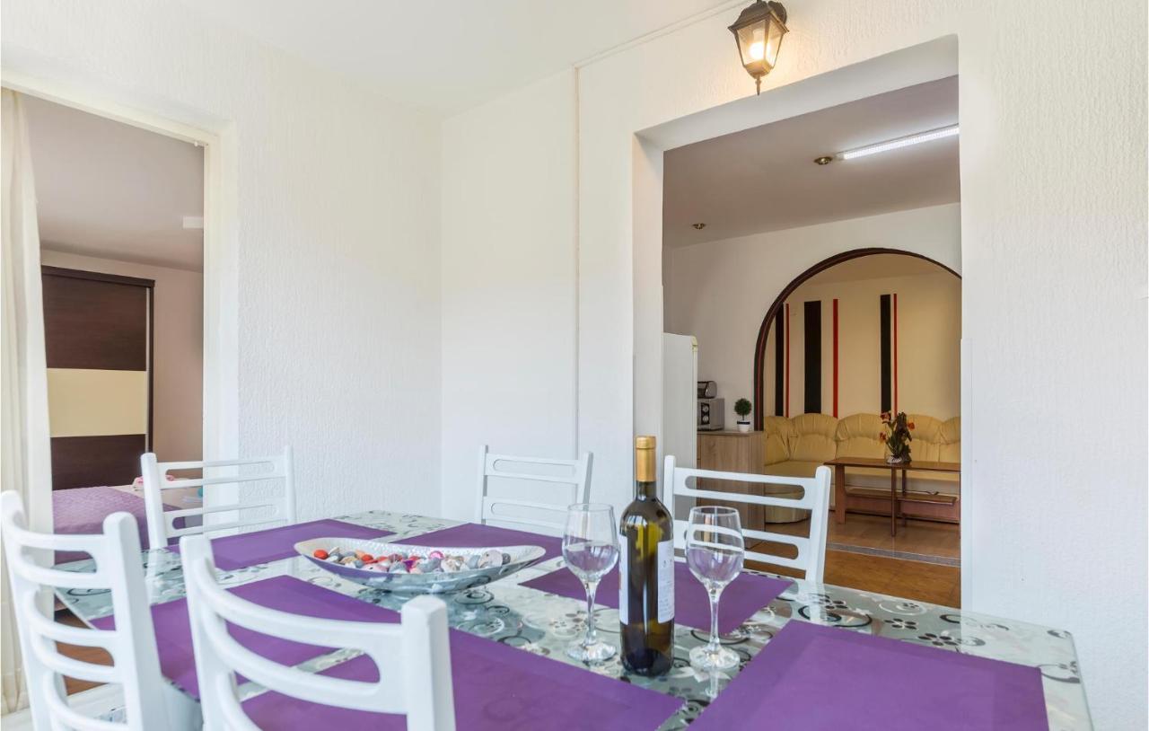 Nice Apartment In Pula With Kitchen Eksteriør billede